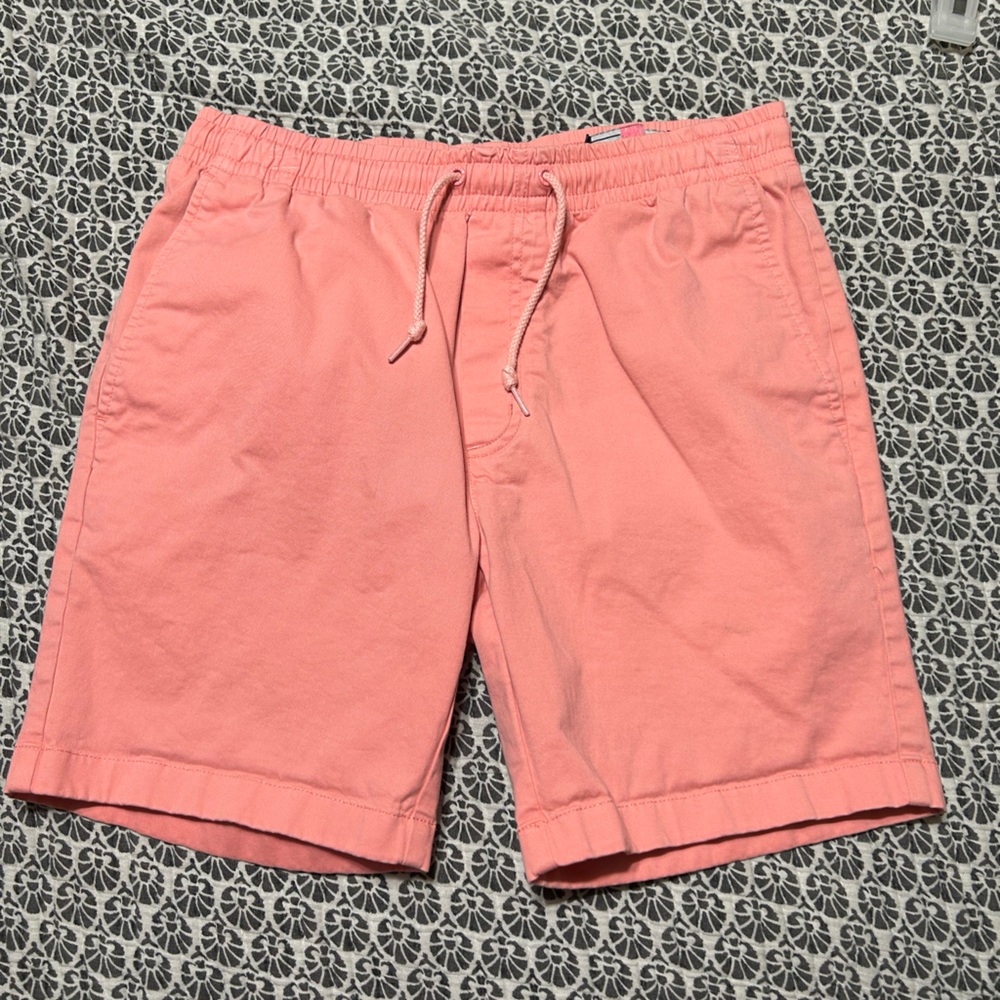 Vineyard Vines Coral Men Shorts Hybrids
